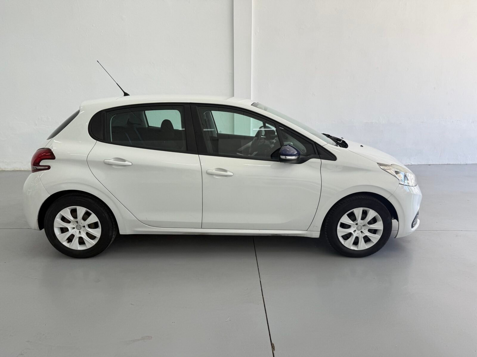 PEUGEOT 208 1.0 68cv like 
