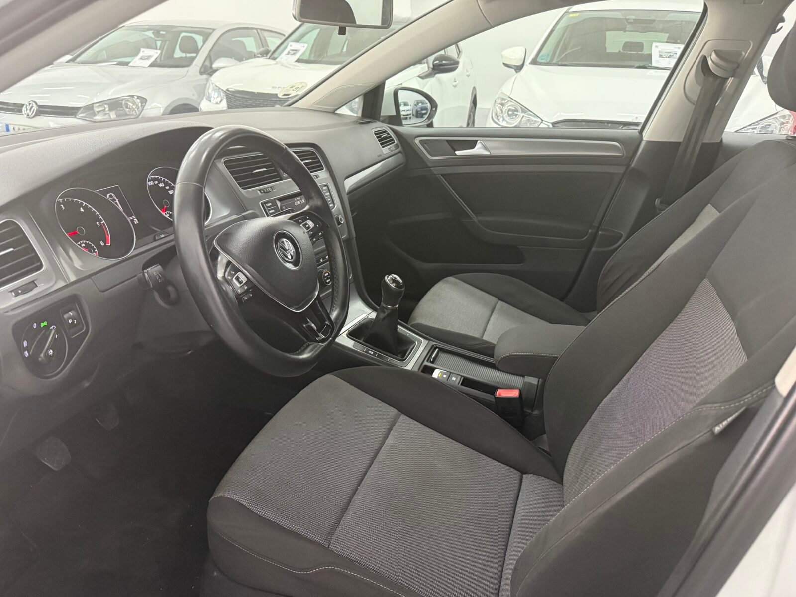 VOLKSWAGEN Golf 1.6 TDI 105 EDITION 