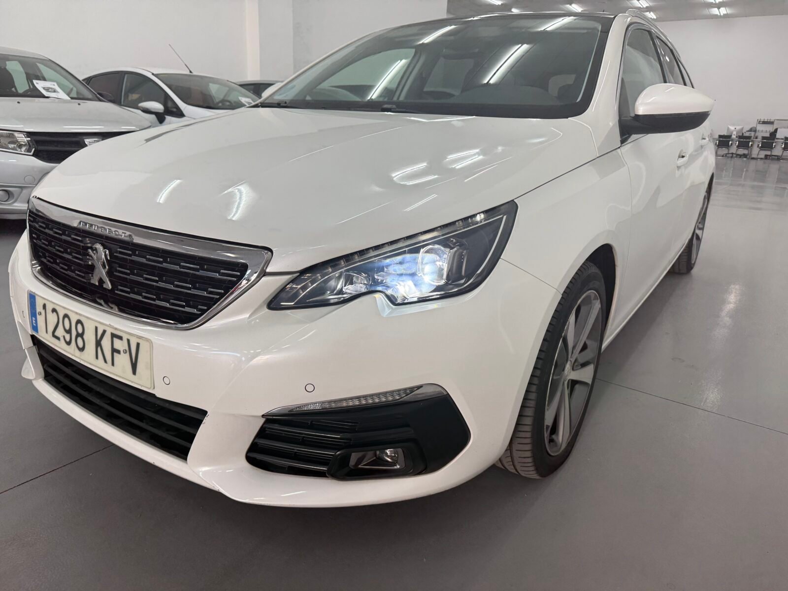 PEUGEOT 308 1.2 GASOLINA 130cv SW Allure 