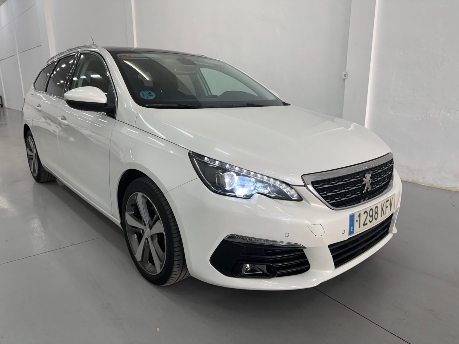 PEUGEOT 308 1.2 GASOLINA 130cv SW Allure 