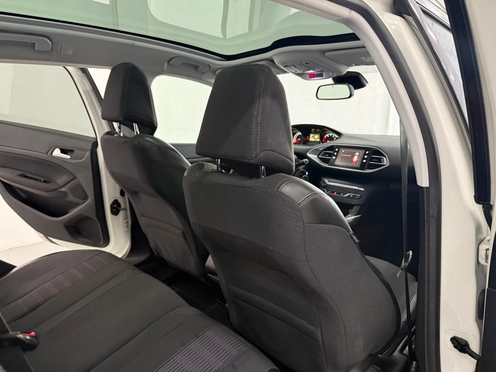 PEUGEOT 308 1.2 GASOLINA 130cv SW Allure 