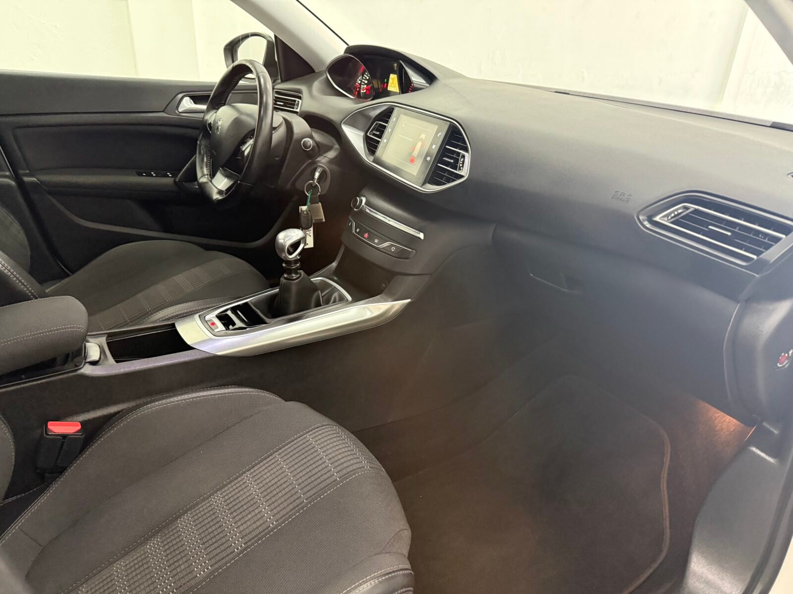 PEUGEOT 308 1.2 GASOLINA 130cv SW Allure 