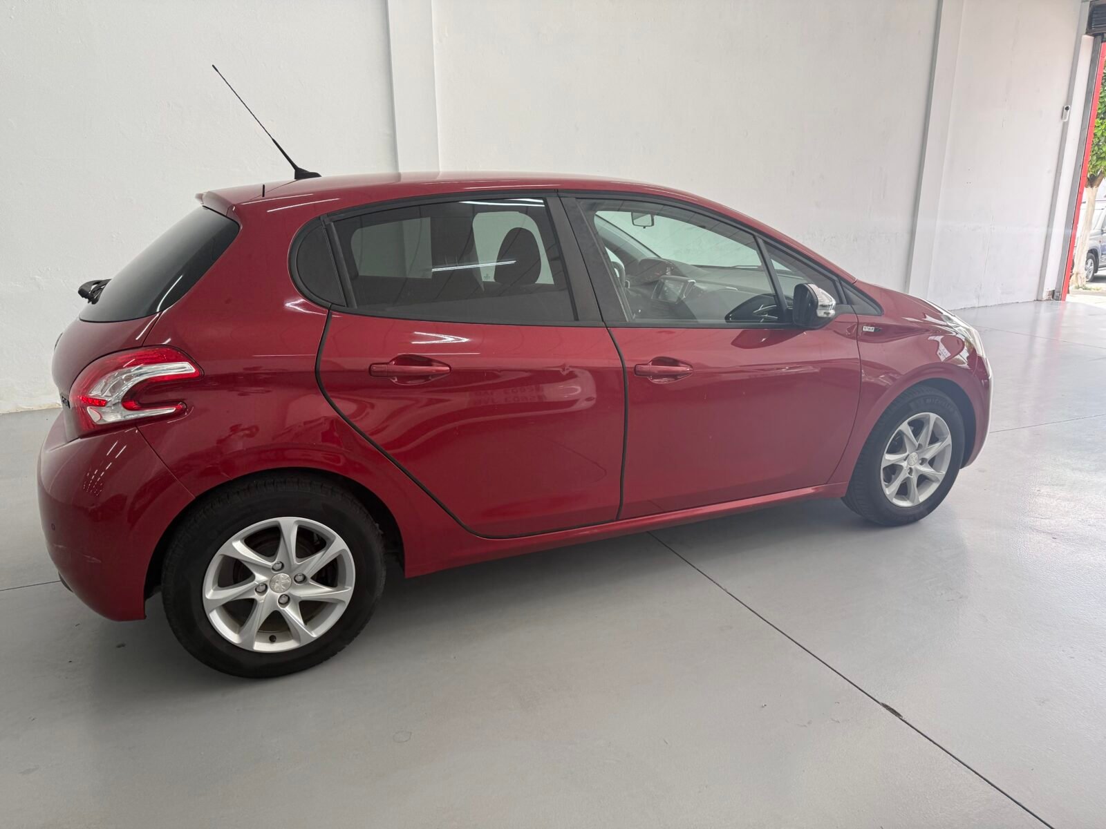 PEUGEOT 208 1.2 GASOLINA 82 CV 